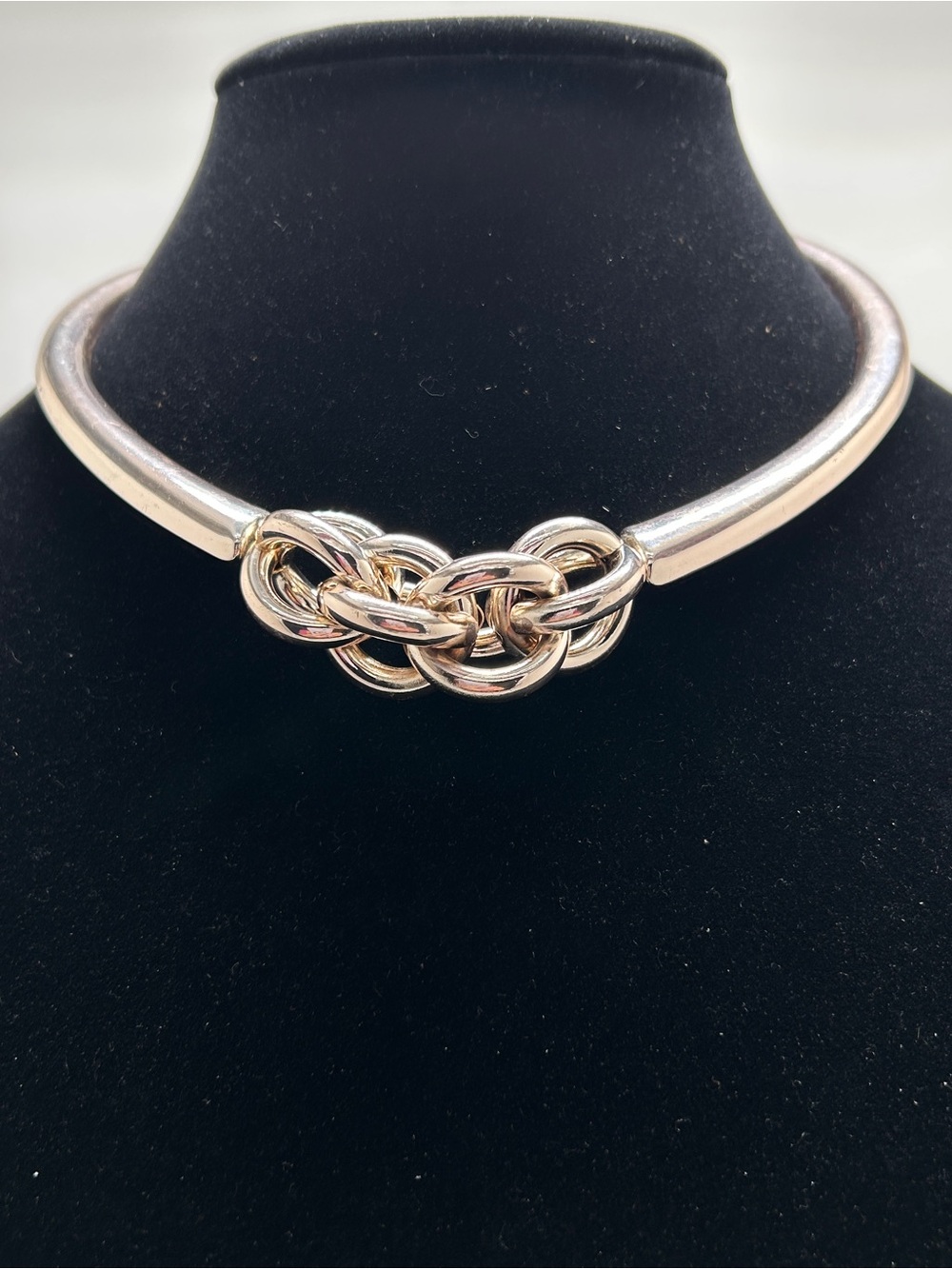 Light Gold Smooth Short Necklace Choker With Chain Link Focal Area